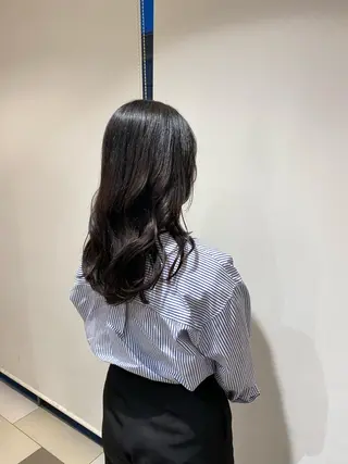 ロング カラー i.+OMOTESANDO所属・mei / 艶カラー ミディアム レイヤーのヘアスタイル