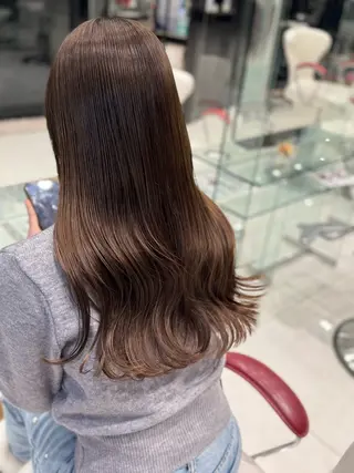 ロング カラー 伊藤 柚奈のヘアスタイル