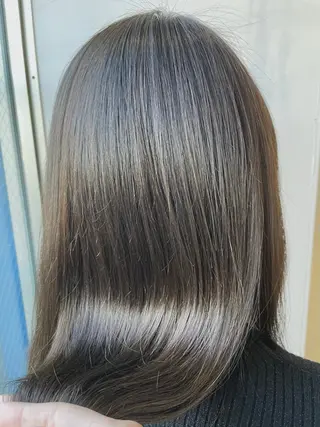 カラー Li'a【リア】 ANNAのヘアスタイル