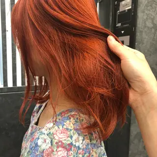 セミロング カラー ウルフカット／吉村 桃子のヘアスタイル