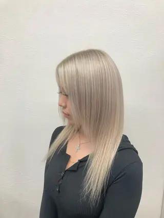 セミロング Hair salon SARA所属・ブリーチカラー KONNOのヘアスタイル