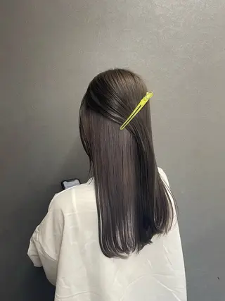 カラー 手塚 由佳のヘアスタイル