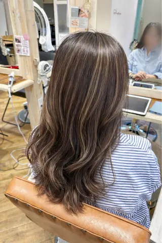 カラー chacha Blanc東浦のヘアスタイル