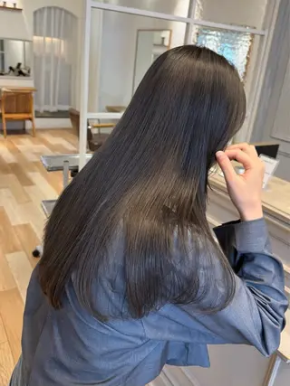 ロング カラー ミルクティー× グレージュMOMOのヘアスタイル