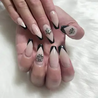 ネイル nailsalon Leu🖤Meiのネイルデザイン