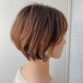 ミディアム 半田 陽菜のヘアスタイル
