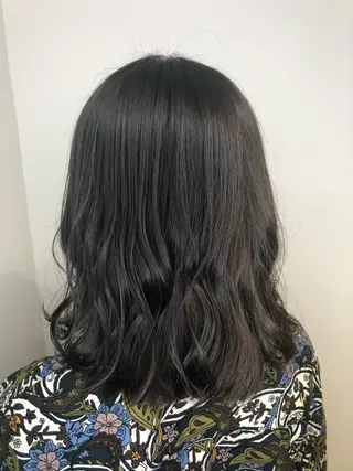 ミディアム カラー ウルフカット／吉村 桃子のヘアスタイル