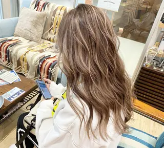 ロング カラー ブリーチカラーレイヤ ーカット🦋annaのヘアスタイル