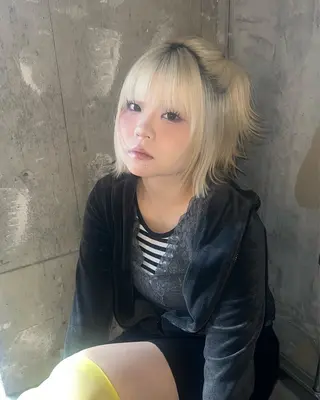 ショート カラー 齋 花音のヘアスタイル