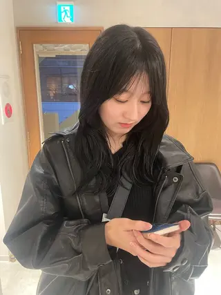 ロング カラー mei｜顔まわり ×透明感カラーのヘアスタイル