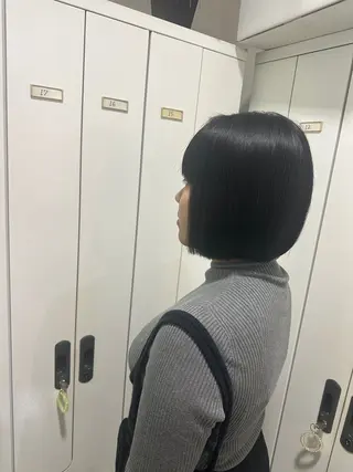 ミディアム レイヤー 艶々カラーのヘアスタイル