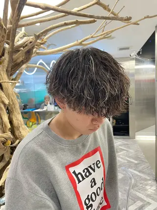 ショート パーマ メンズ カラーモデル⚡️ REONのヘアスタイル