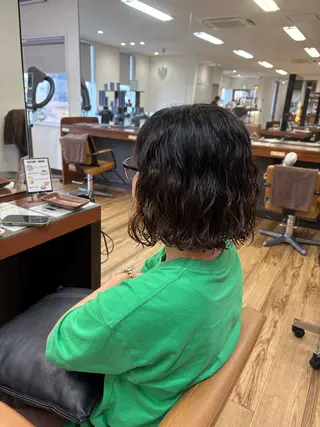 ショート パーマ ヘアーメイクデビュー所属・新里 涼花のヘアスタイル