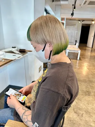 ショート カラー ✨艶ブリーチカラー ✨四ノ宮裕己のヘアスタイル