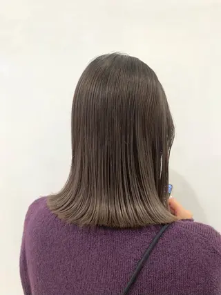 ミディアム カラー ぱつっとボブ/ 小野あかねのヘアスタイル