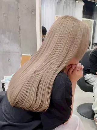 ロング カラー XELM nearaのヘアスタイル