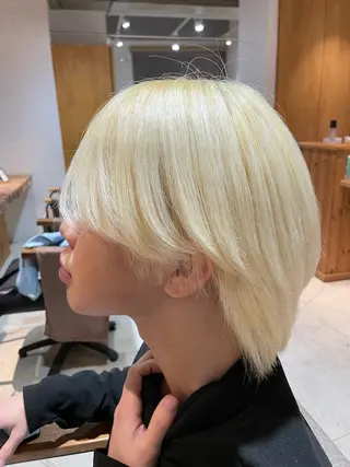 カラー メンズ emu 新宿所属・ケイト🌙 ブリーチカラーのヘアスタイル