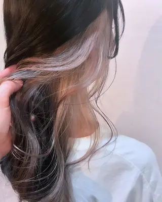 ロング 飯星慧斗 /ブリーチ、縮毛矯正のヘアスタイル