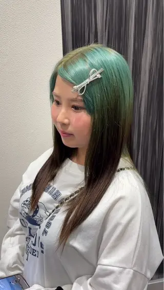 カラー 榊原 あいなのヘアスタイル