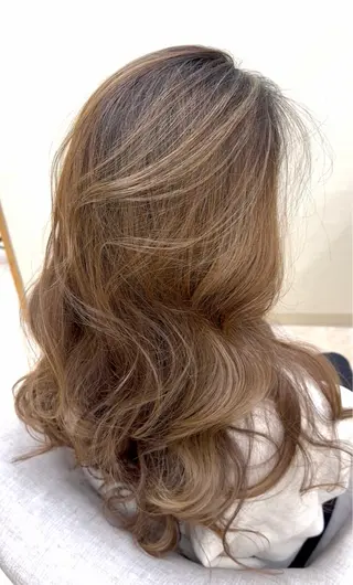 ロング カラー 韓国×海外レイヤー/ ISSEIのヘアスタイル