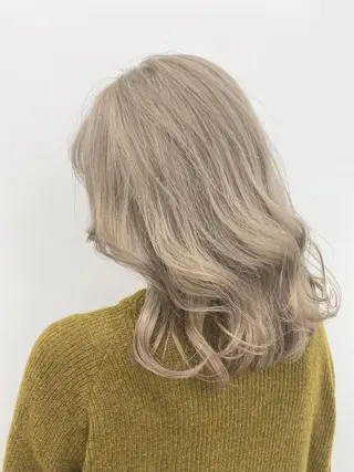 セミロング ベージュ・グレー ジュ達人KOJIROのヘアスタイル