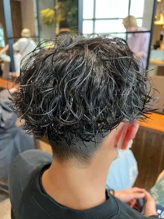 ショート パーマ メンズ fifth JINGUMAE所属・波巻きスパイラルパー マ/シャドウパーマ駿のヘアスタイル