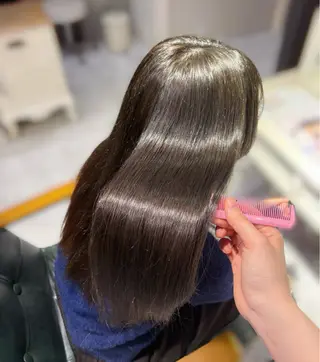 ロング カラー 𝐍𝐚𝐧𝐚{ 髪質改善/ハイトーンのヘアスタイル