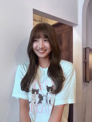 ロング ウシロダ メグミのヘアスタイル