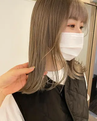 セミロング カラー 佐藤 永夏のヘアスタイル