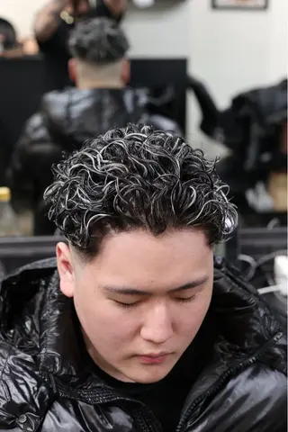 ショート カラー パーマ メンズ 断髪刈舞所属・フェード・メッシュ ハイトーン/fumaのヘアスタイル