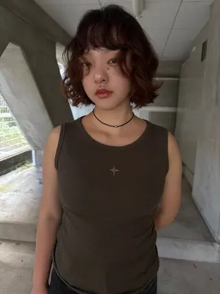 ショート パーマ パーマ、ボブ、透明感 カラー、小須田ゆあのヘアスタイル