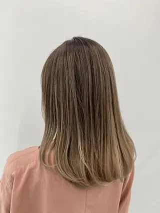 ミディアム 公式 Ease by amble luxeのヘアスタイル