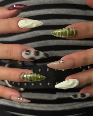 ネイル 🪐富島彩夏 /海外nail🪐のネイルデザイン