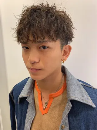 ショート パーマ メンズ 波巻きウェーブ 韓国風パーマ 纐纈のヘアスタイル