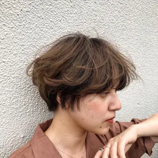 ショート カラー THE DAY所属・AKI HASHIMOTOのヘアスタイル