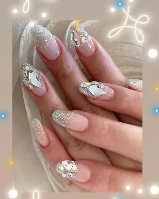 ネイル ネイル ティアラのネイルデザイン