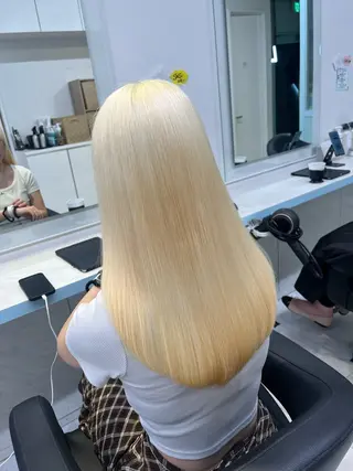 セミロング カラー ブリーチカラー 🩵MIZUKIのヘアスタイル