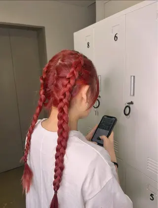 ミディアム 透明感カラー NAN AMI グレージュのヘアスタイル