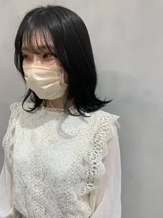 ミディアム オリーブベージュ/ ブリーチなし透明感のヘアスタイル