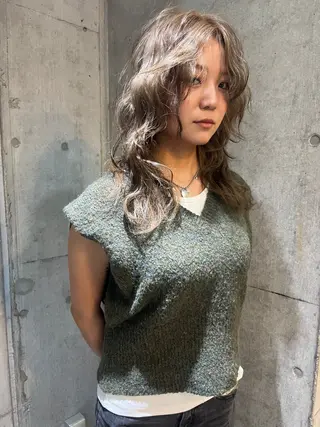 ミディアム カラー ハイトーン/顔まわり レイヤー/YUKAのヘアスタイル