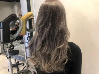 ロング カラー 渡邊 桃香のヘアスタイル