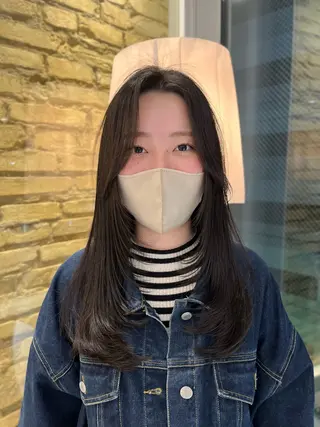 セミロング hair make BEHIVE ichibancho AVEDA所属・渡邉  日向子 ・レイヤー、縮毛矯正のヘアスタイル