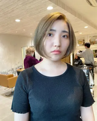 ショート azu ブリーチダブルカラーのヘアスタイル