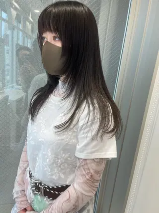 ロング ウルフカット／吉村 桃子のヘアスタイル