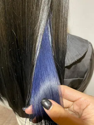 ロング カラー 梅田ハイトーン チダ ヒナノのヘアスタイル