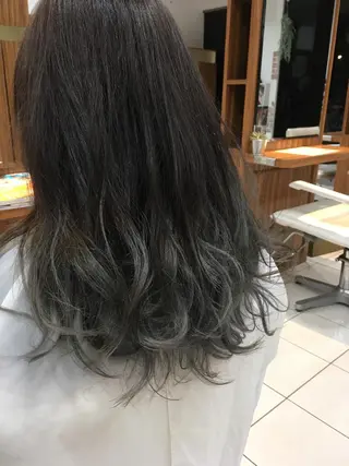 セミロング カラー 白髪ぼかしハイライト 柳川拓哉のヘアスタイル
