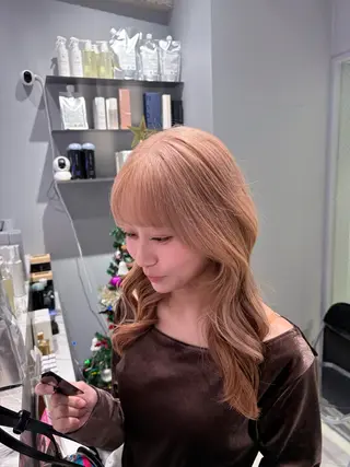 セミロング カラー 菜々🫧新宿 透明感ケアブリーチのヘアスタイル