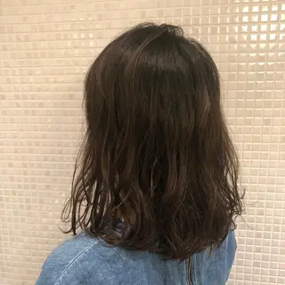 ミディアム カラー 岩谷 愛依のヘアスタイル