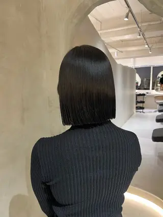 ミディアム effect横浜所属・切りっぱなしボブ/ 艶カラー/綾莉のヘアスタイル