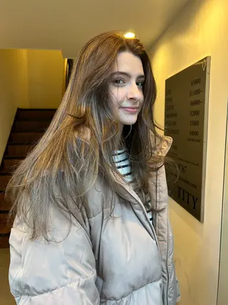 ロング カラー hen所属・心斎橋/レイヤー/ ブリーチ/モエのヘアスタイル